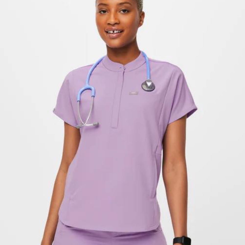 New FIGS Montex Classic Scrub Top - Small • Lavender Dew